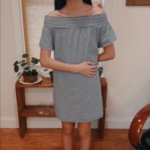 Vineyard Vines off the shoulder dress